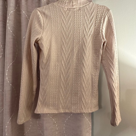 NWOT Fitted Long Sleeve Sweater Shirt Top - Picture 3 of 3